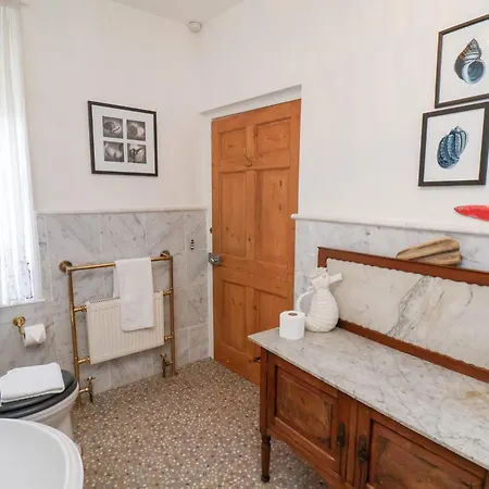 20a St Hilda's