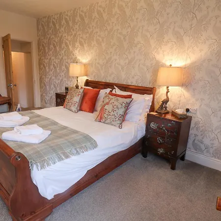 20a St Hilda's *