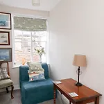20a St Hilda's *