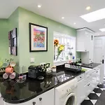 20a St Hilda's *