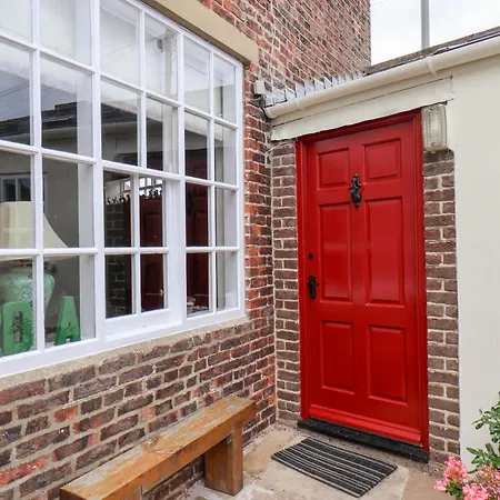 20a St Hilda's *